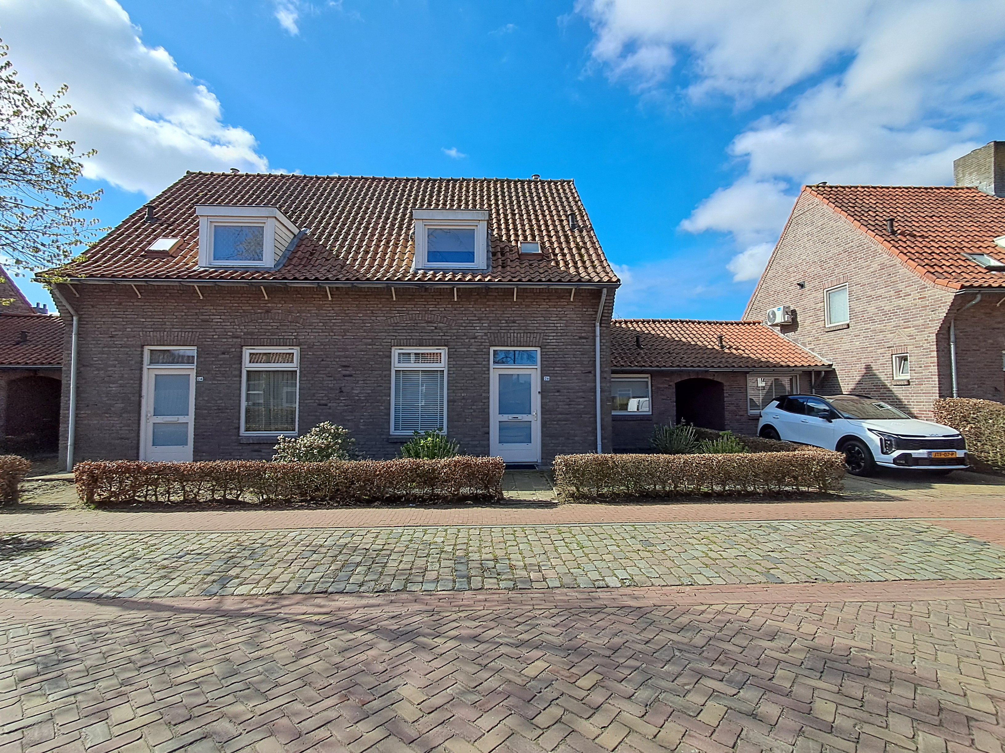 Twee-onder-één-kap te huur: Dr Feijstraat 26, Oirschot-Centrum Oirschot