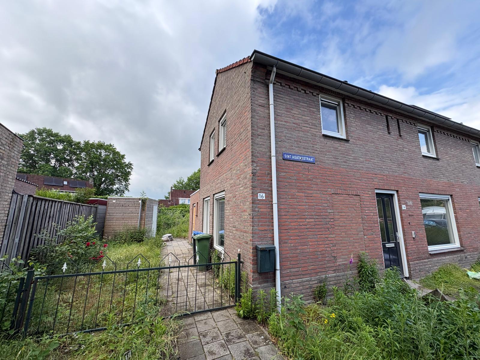 Corner house for rent: St. Agathastraat 16, 't Hout-Centrum Helmond