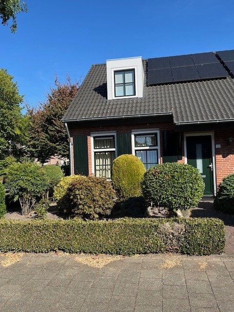 Hoekwoning te huur: Varelaar 13, Handel Handel